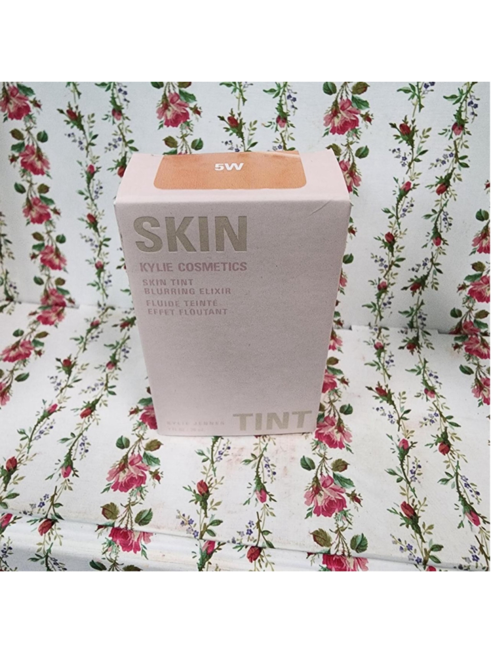 Kylie Skin Tint Blushing Elixir in shade 5W
#kylie #blushing